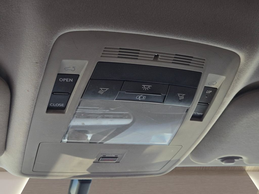Used 2013 White Lexus 350 image 31