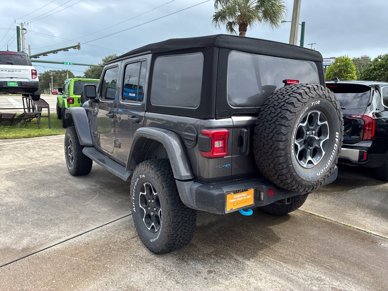 Used 2021 Gray Jeep Unlimited Rubicon 4xe image 3