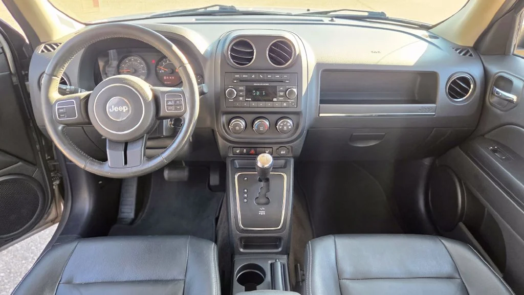 Used 2016 Silver Jeep High Altitude image 23
