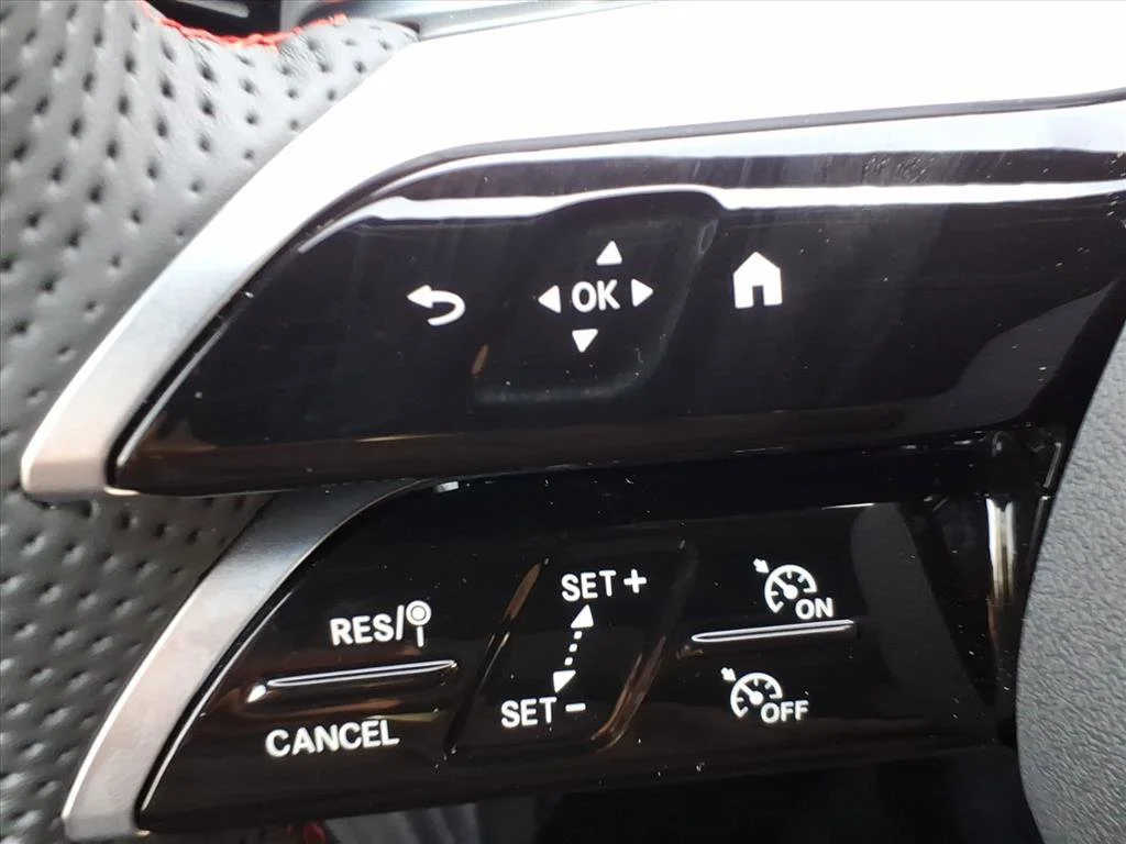 New 2026 Mountain Grey Metallic Mercedes-Benz GLA 250 image 37