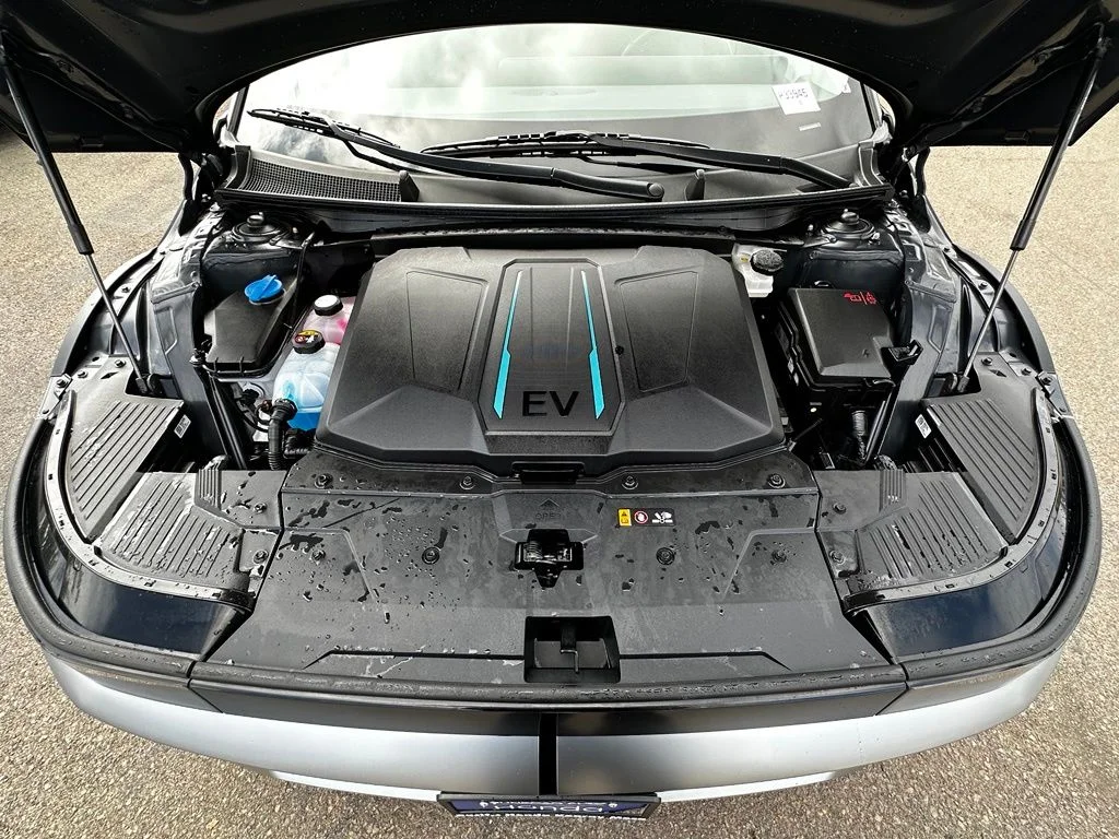 Used 2024 Black Hyundai SEL image 15