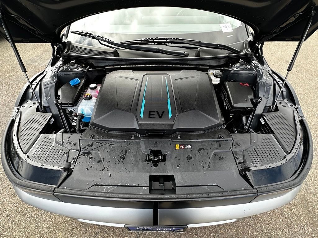 Used 2024 Black Hyundai SEL image 15