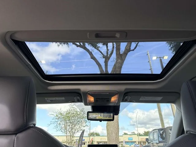 Used 2019  Toyota Limited image 20