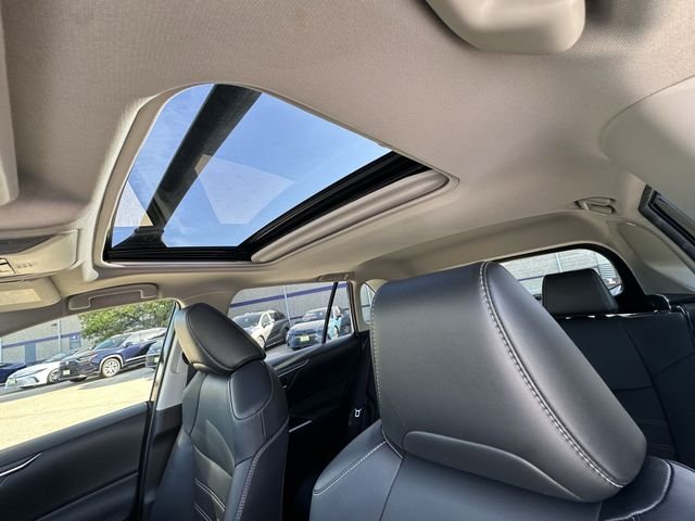 Used 2020 Black Toyota XLE Premium image 26