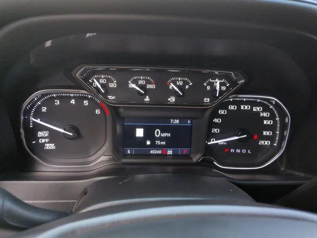 Used 2021 Summit White GMC  image 15