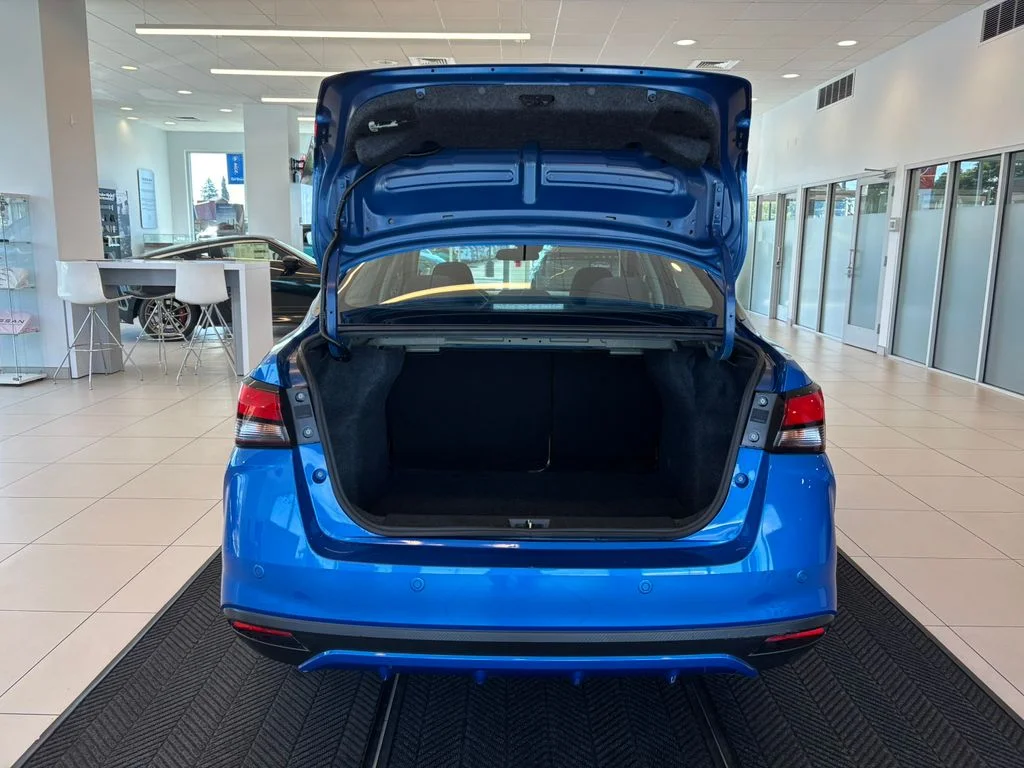 Used 2022 Blue Nissan 1.6 S image 9