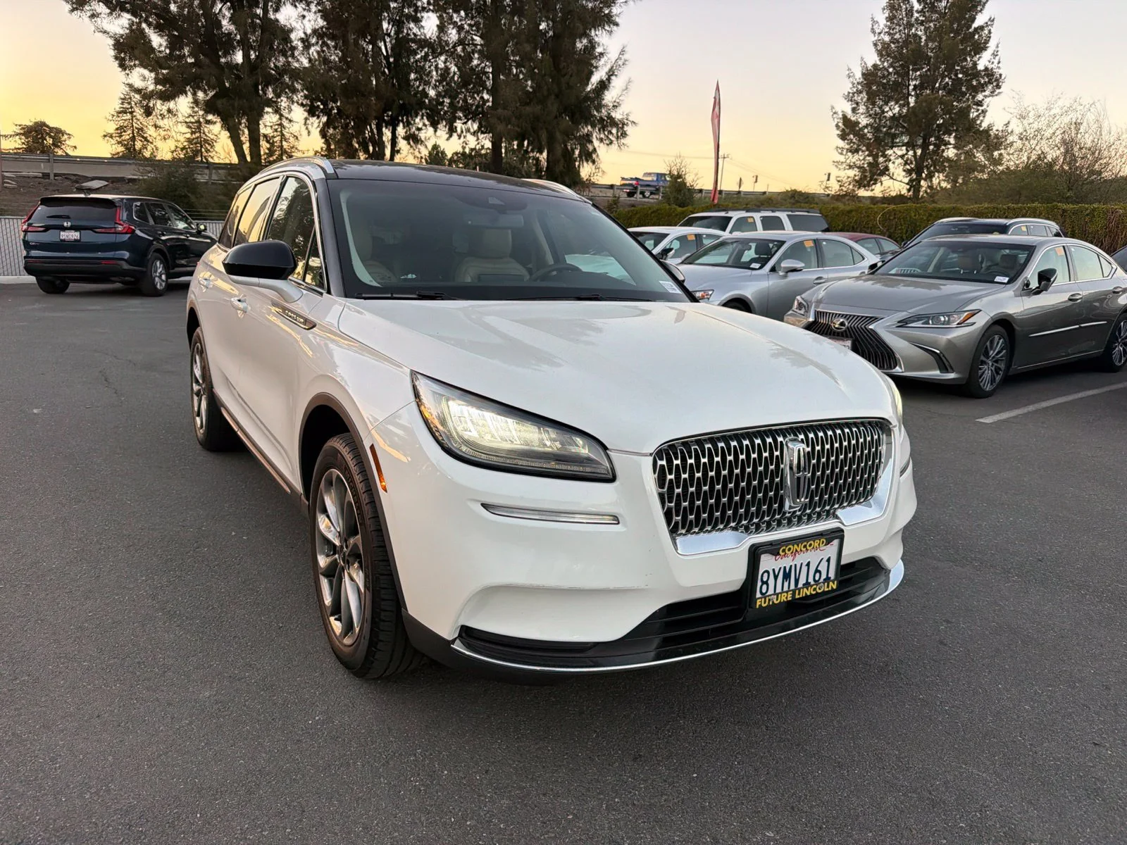 Used 2021 Pristine White Lincoln Standard image 1
