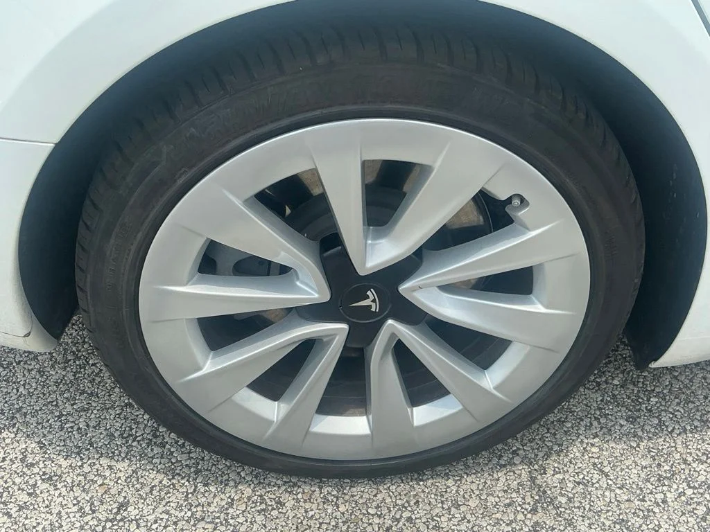 Used 2021  Tesla Standard Range Plus image 19