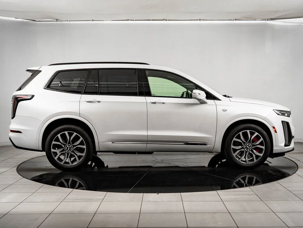Used 2023 White Cadillac Sport image 6