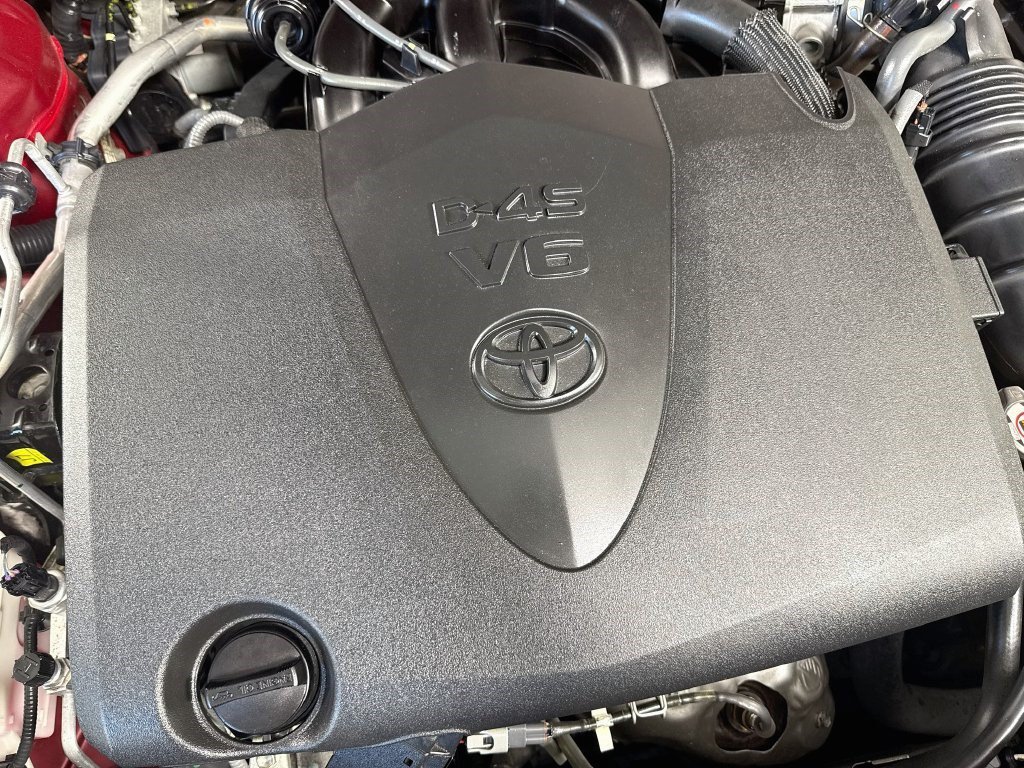 Used 2018 Wind Chill Pearl Toyota XSE V6 image 35