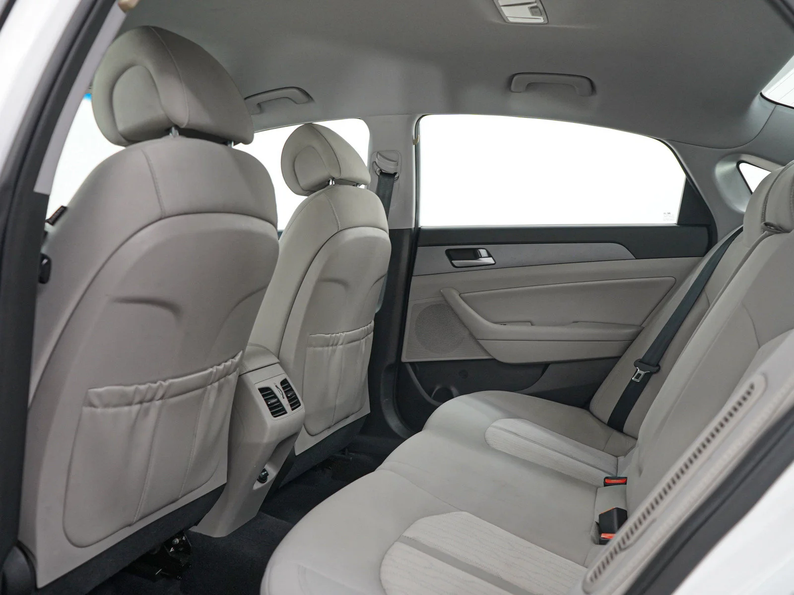 Used 2017 Hyper White Hyundai  image 18