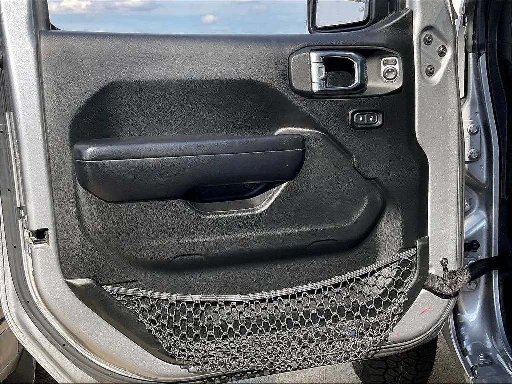 Used 2019 Silver Jeep Sport S image 29