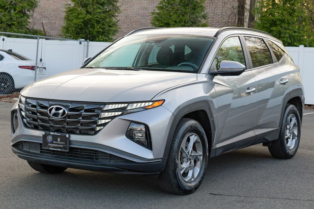 Used 2023 Shimmering Silver Hyundai SEL image 3