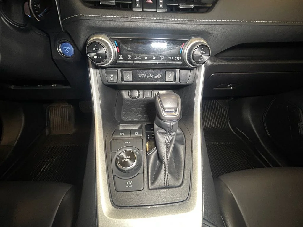 Used 2022 Midnight Black Toyota XLE Premium image 11