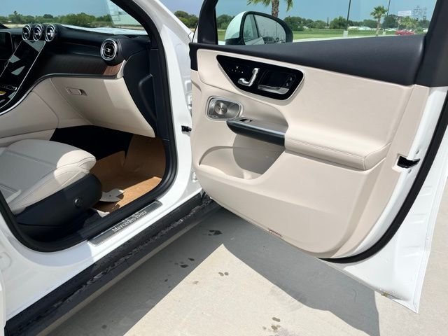 New 2026 Polar White Mercedes-Benz GLC 300 image 21