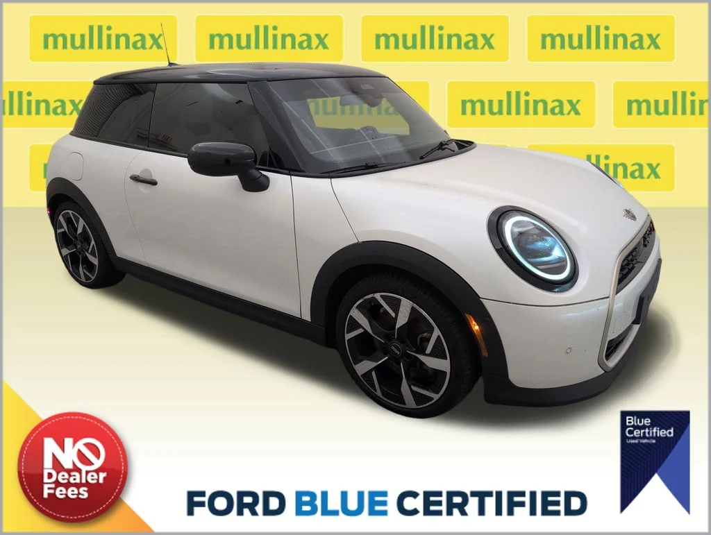 2025 MINI Hardtop Cooper S Signature's photo