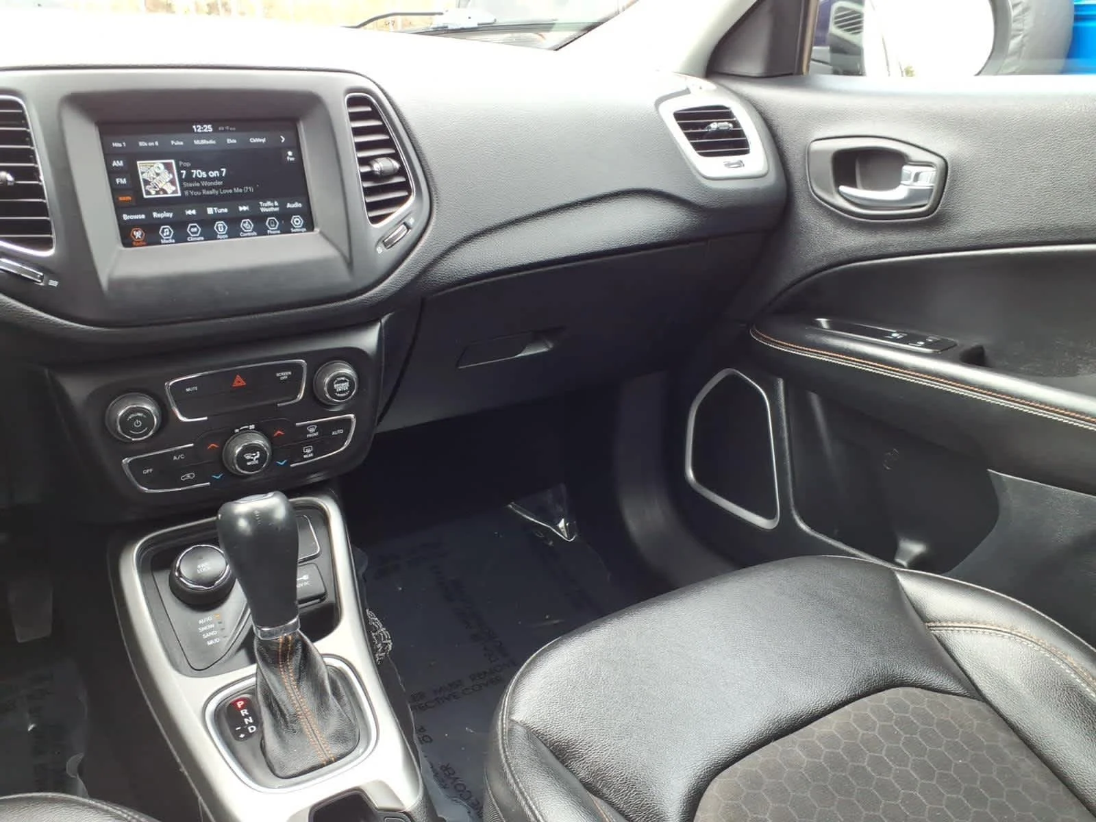 Certified Used 2020 Jazz Blue Pearlcoat Jeep Latitude image 16