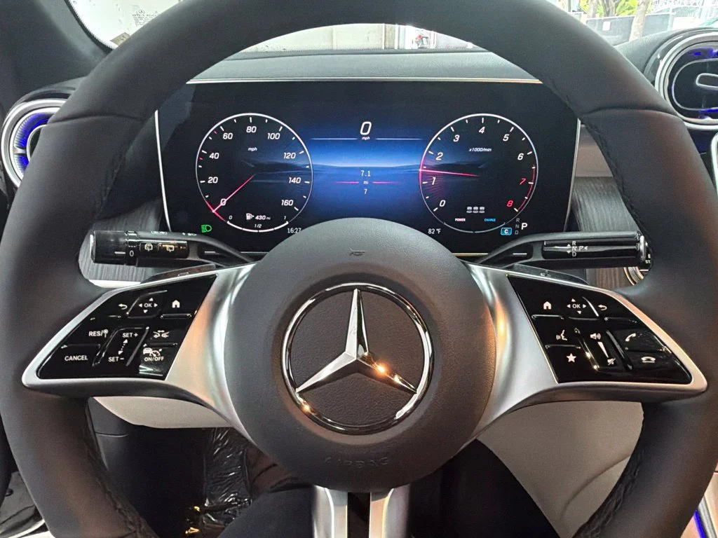 New 2027 Black Mercedes-Benz GLC 300 image 19