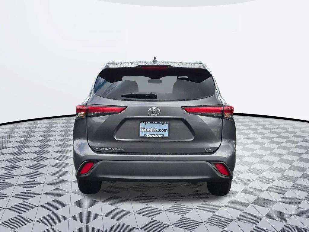 Used 2023 Magnetic Gray Metallic Toyota XLE image 4