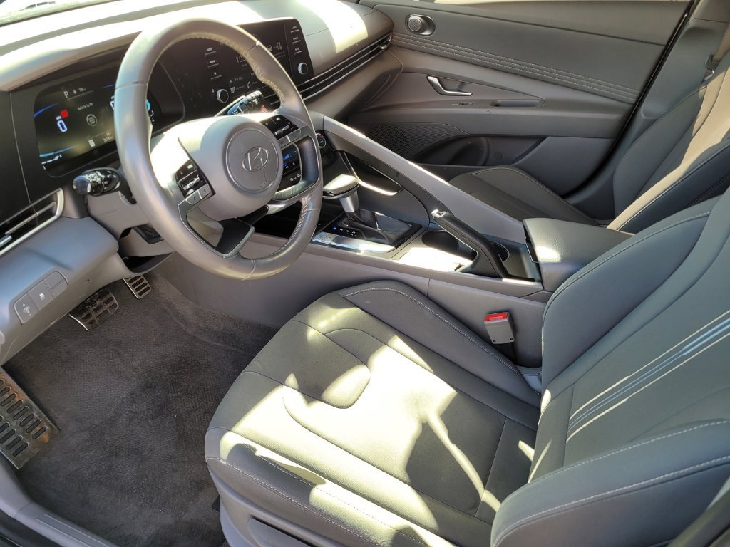 Used 2025 Silver Hyundai SEL Sport image 15