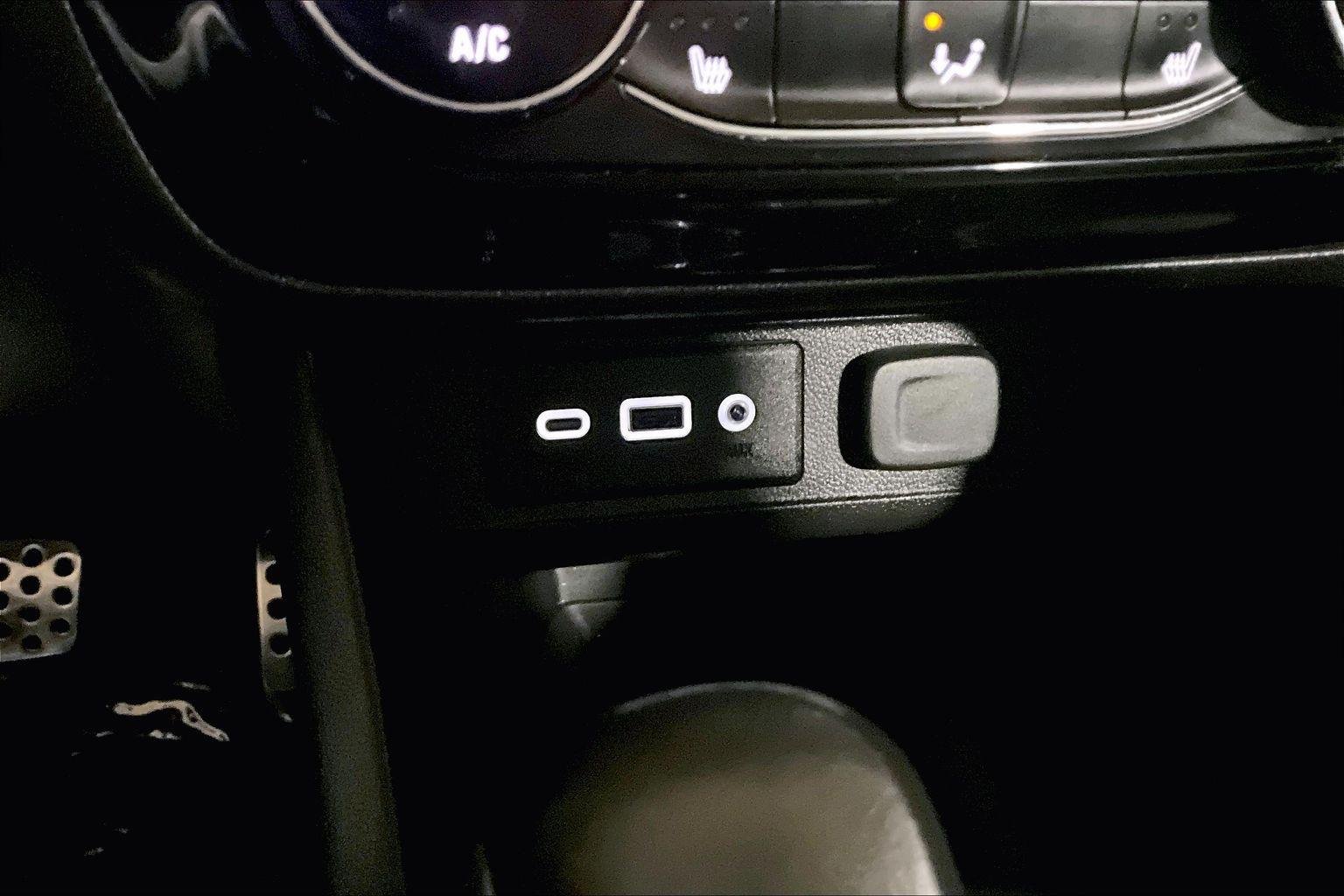 Used 2023 Cinnabar Metallic Buick Select image 32