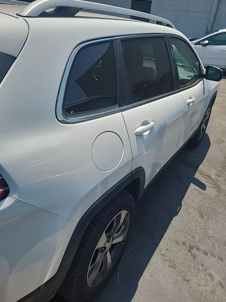 Used 2019 White Jeep Limited image 3