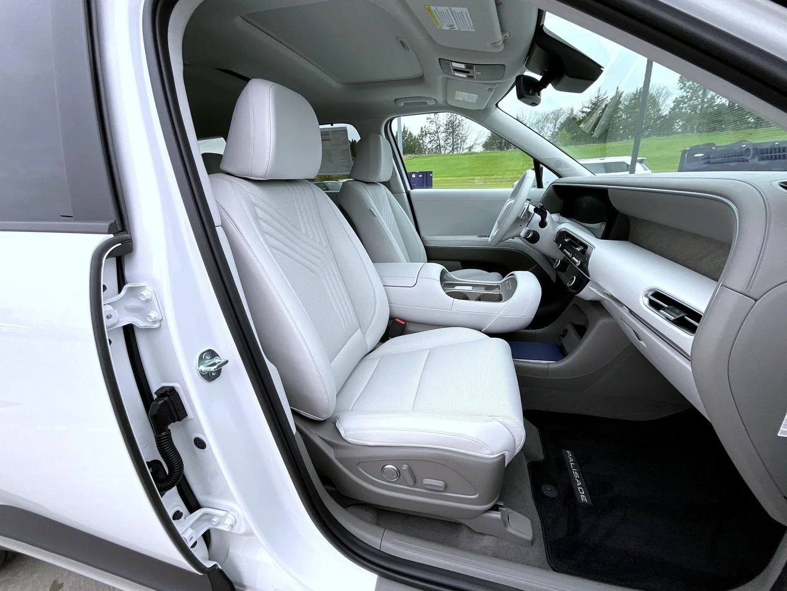 New 2026 White Hyundai SEL Premium image 16