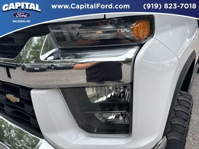 Used 2021 White Chevrolet LT image 11