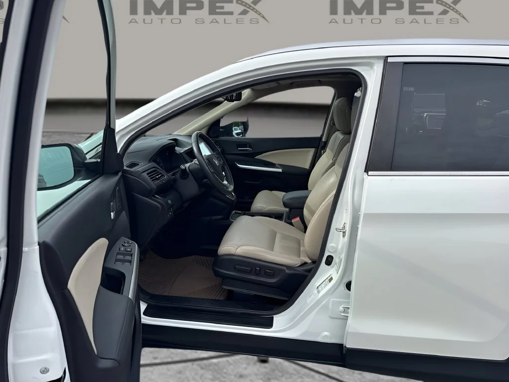 Used 2016  Honda Touring image 9