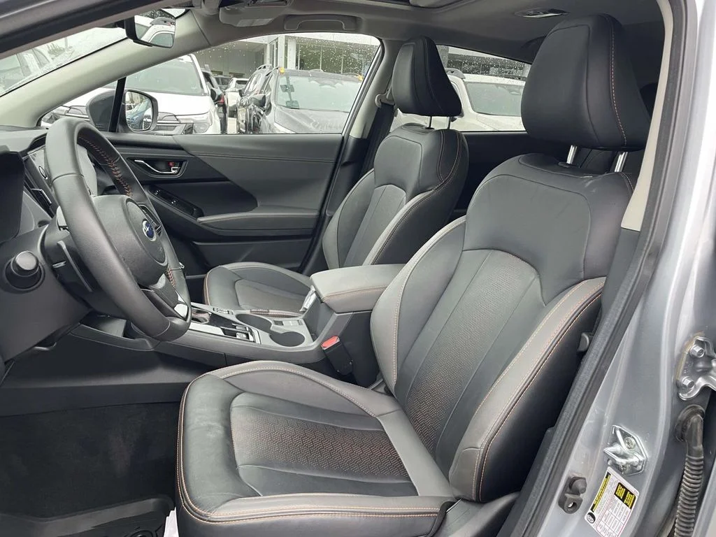 Used 2025 Ice Silver Metallic Subaru Limited image 8