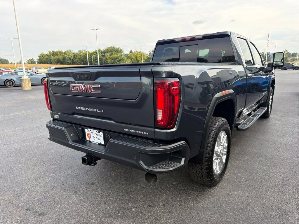 Used 2021 Hunter Green GMC Denali image 5