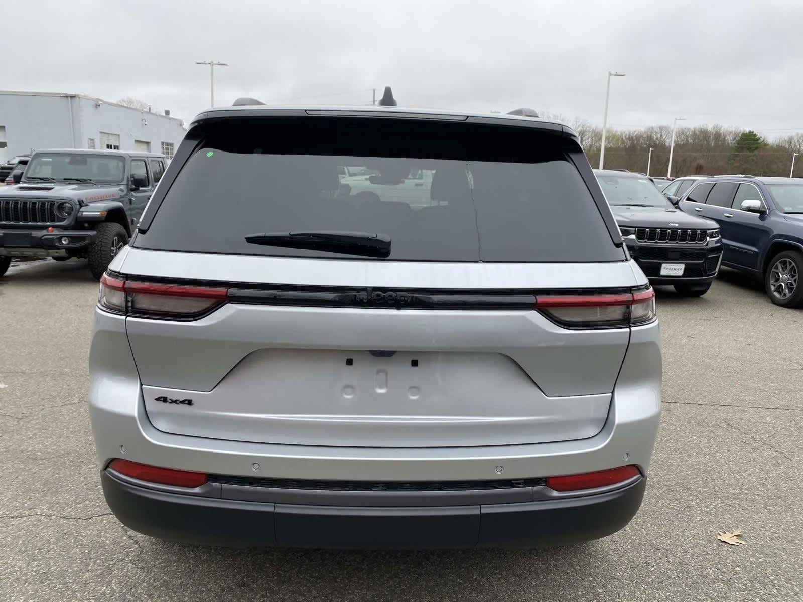 New 2026 Silver Zynith Jeep Laredo Altitude image 4