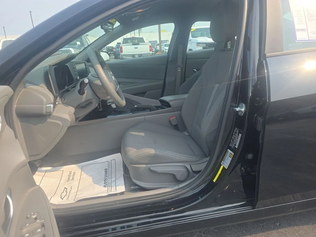 Used 2022 Phantom Black Hyundai SE image 19