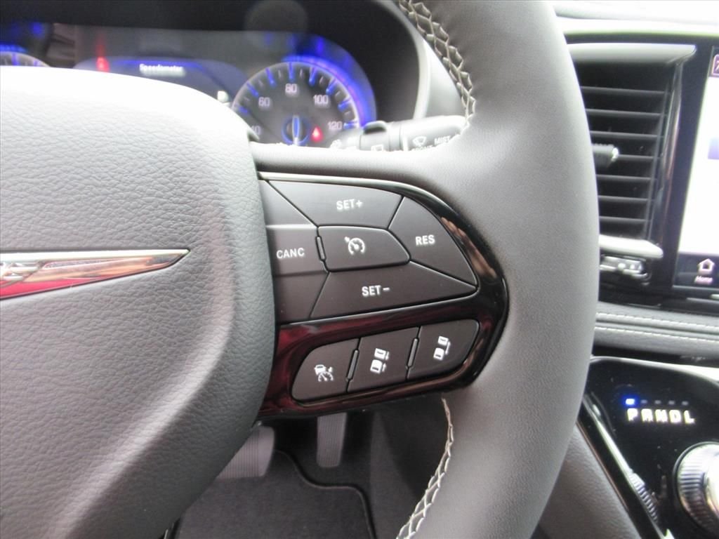 New 2026 Diamond Black Crystal Pearl-Coat Exterior Paint Chrysler Select image 20