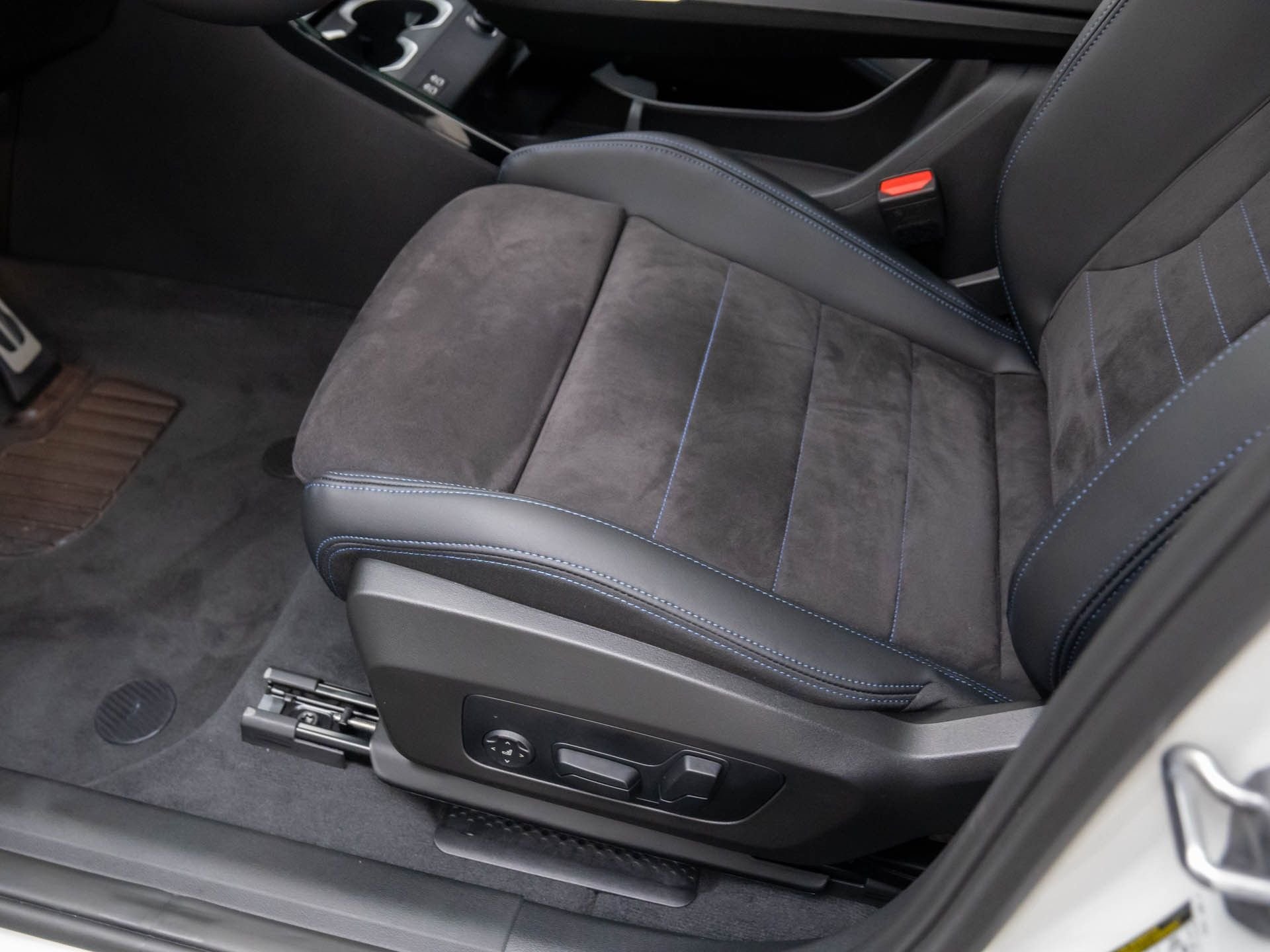 New 2026 Alpine White BMW xDrive28i image 14