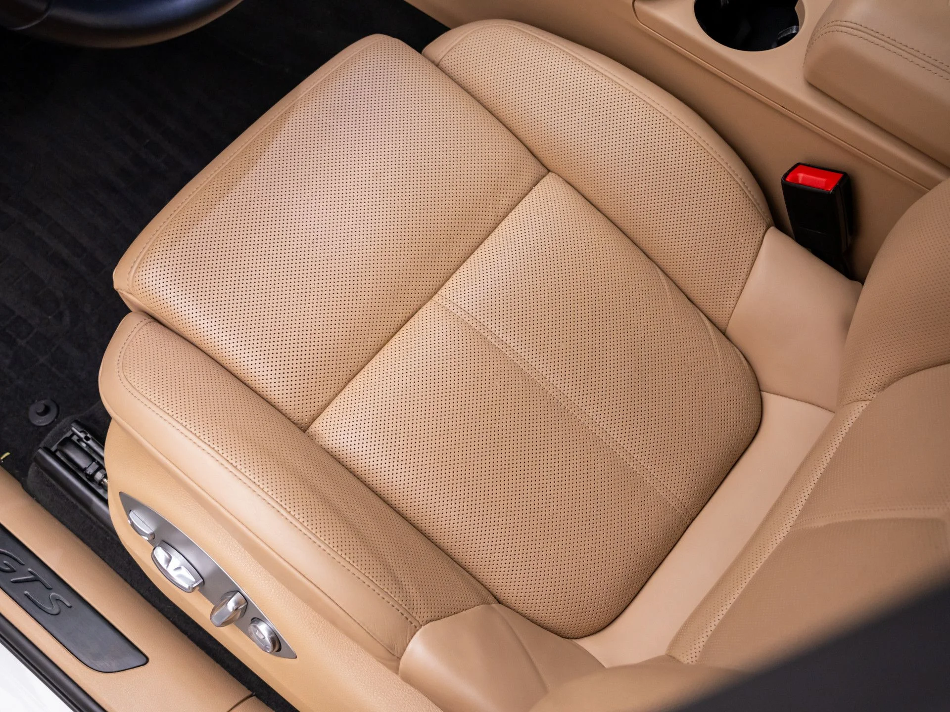 Used 2023  Porsche GTS image 16