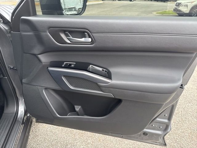 Used 2025 Gray Nissan SL image 17