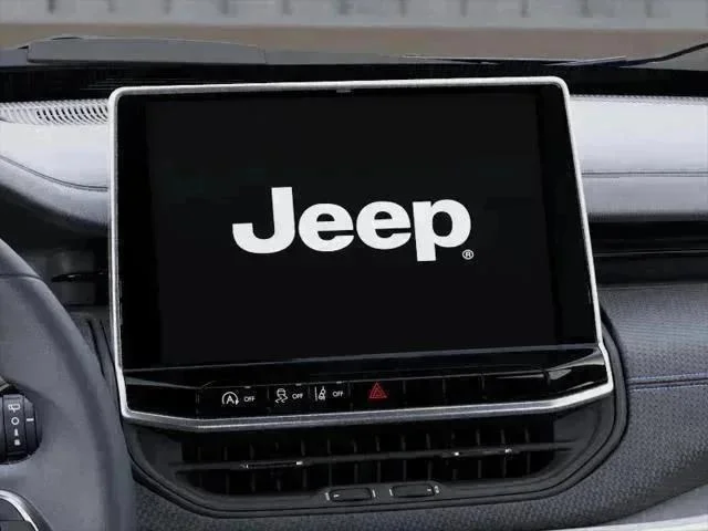 New 2026 Diamond Black Crystal Pearlcoat Jeep Latitude image 10