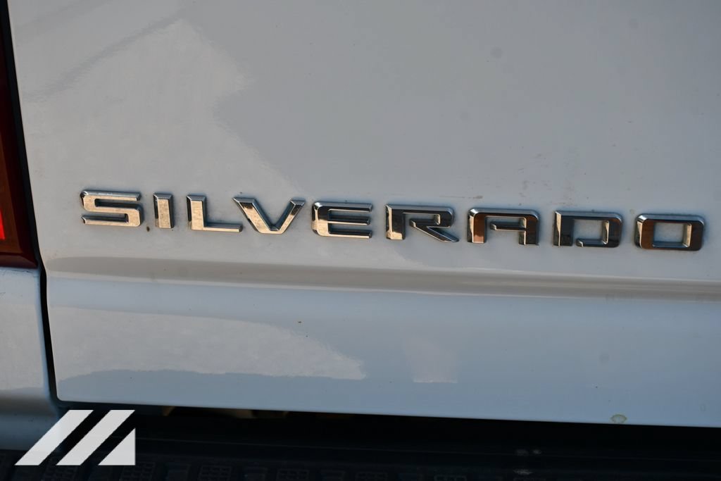 Used 2022 Summit White Chevrolet LTZ image 32
