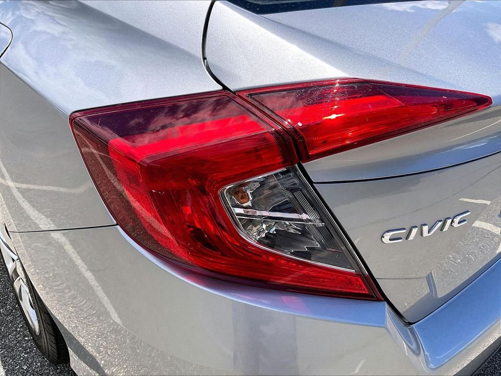 Used 2018 Silver Honda LX image 31