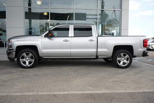 Used 2018 SILVER ICE METALLIC Chevrolet LT image 5