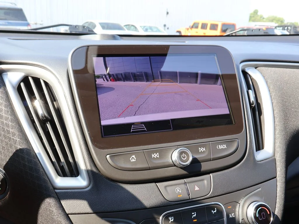 Used 2024 White Chevrolet LT image 33