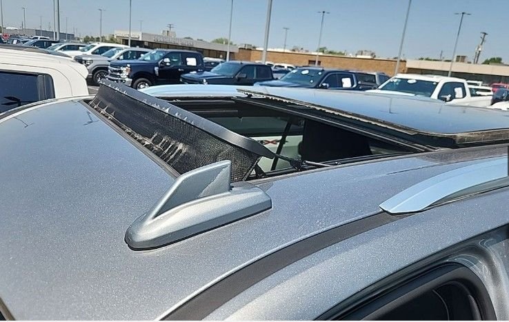 Used 2023 Silver GMC SLT image 5