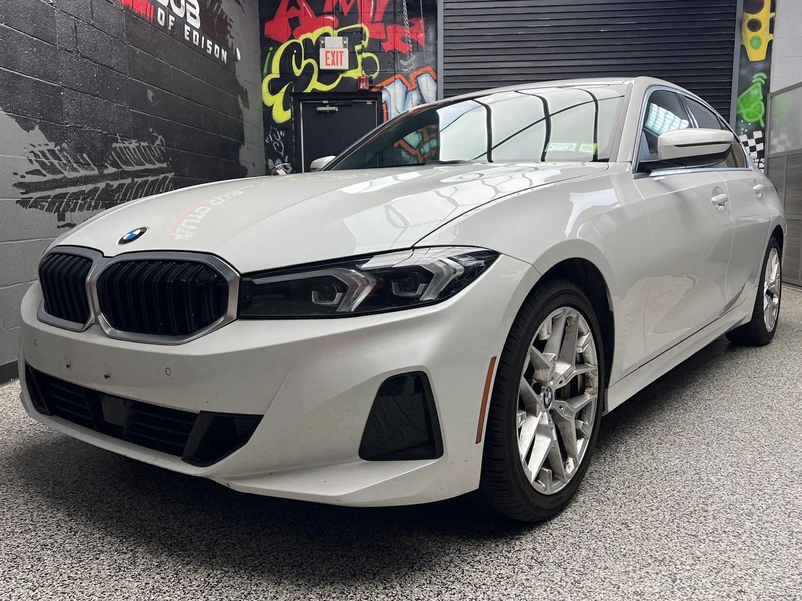Used 2025 Alpine White (300) BMW 330i image 3
