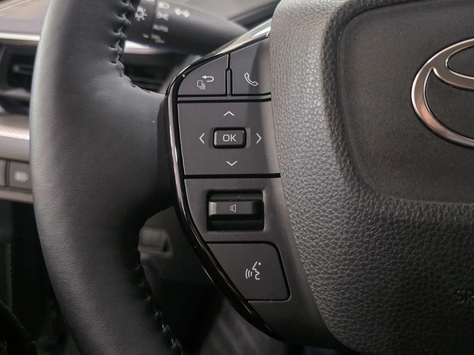 Used 2025 Gray Toyota XLE image 37