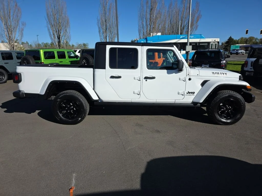 Used 2022 White Jeep Willys image 6