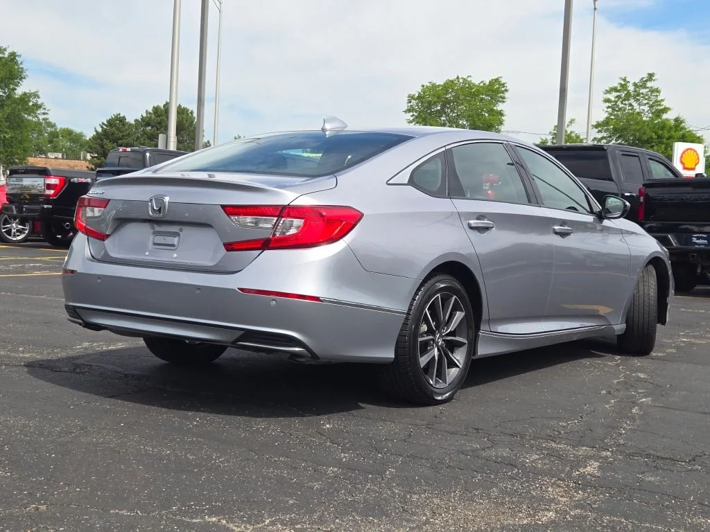 Used 2022 Silver Honda EX-L image 13