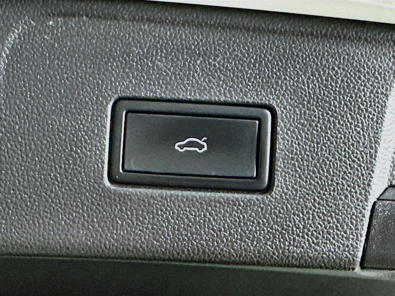 Used 2023 White Volkswagen  image 39