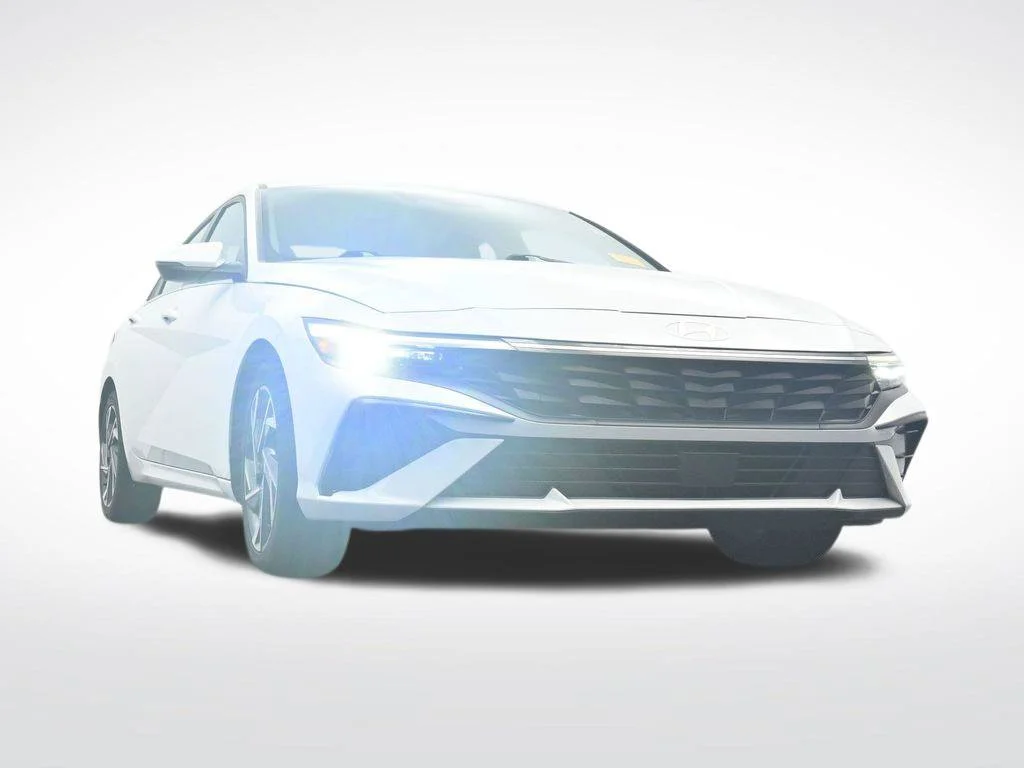 Used 2025 White Hyundai Limited image 32