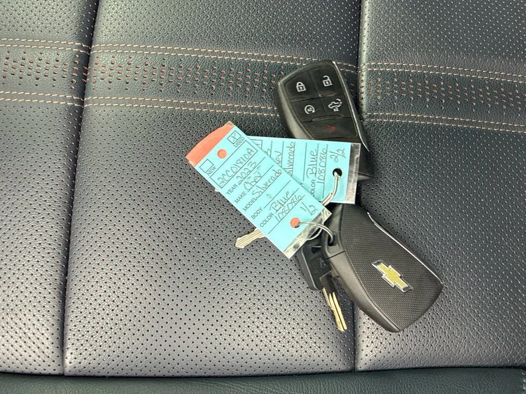 Used 2023 NORTHSKY BLUE METALLIC Chevrolet High Country image 41